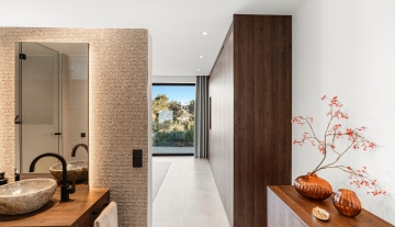 Resa Estates luxury vila Can Furnet modern Villa moderna bedrooom ensuite.jpg
